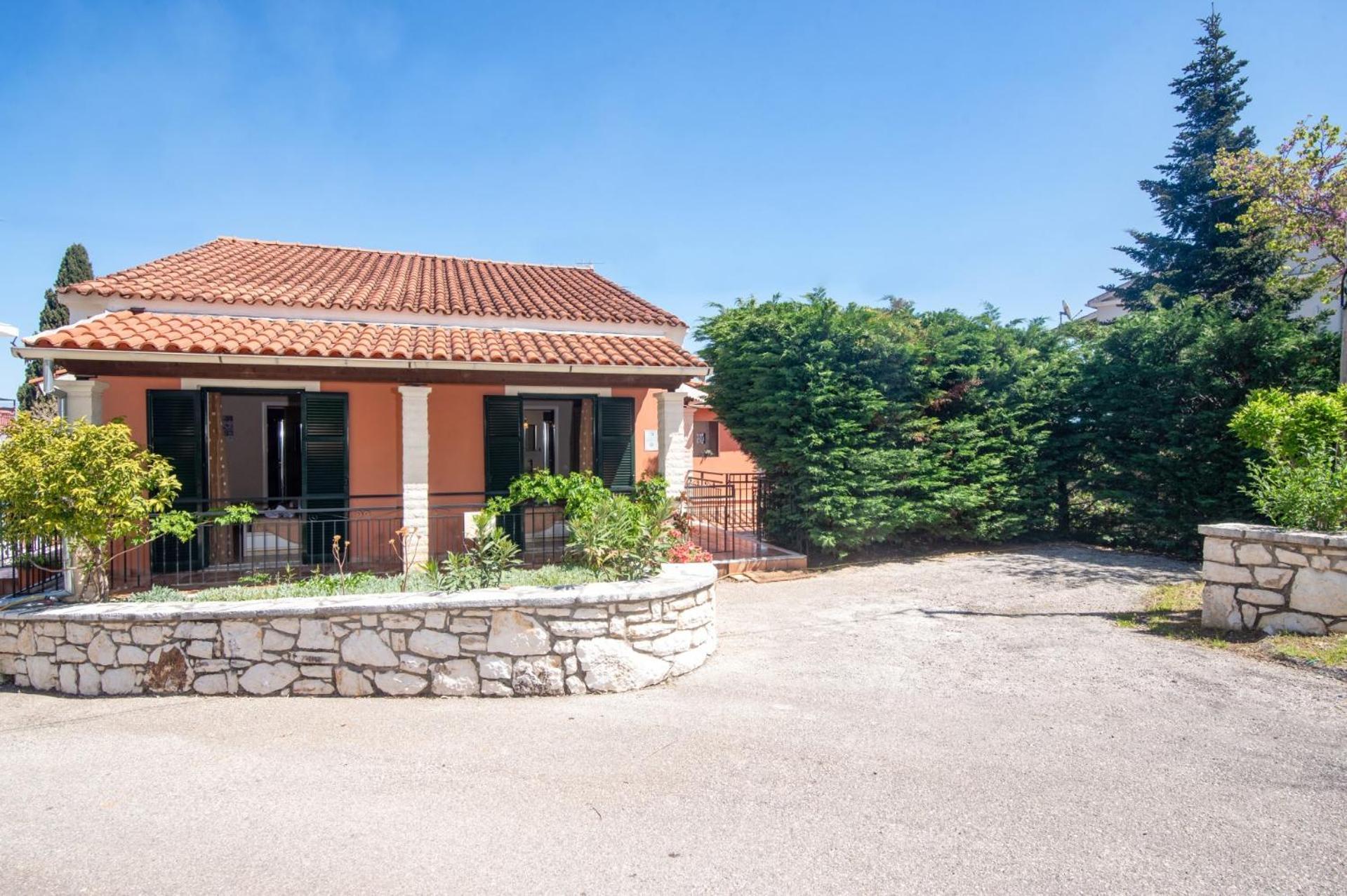 Villa Annie By Villa Plus Касиопи Екстериор снимка
